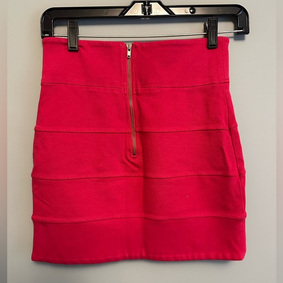 Cerise colour mini pencil skirt - Picture 2 of 3